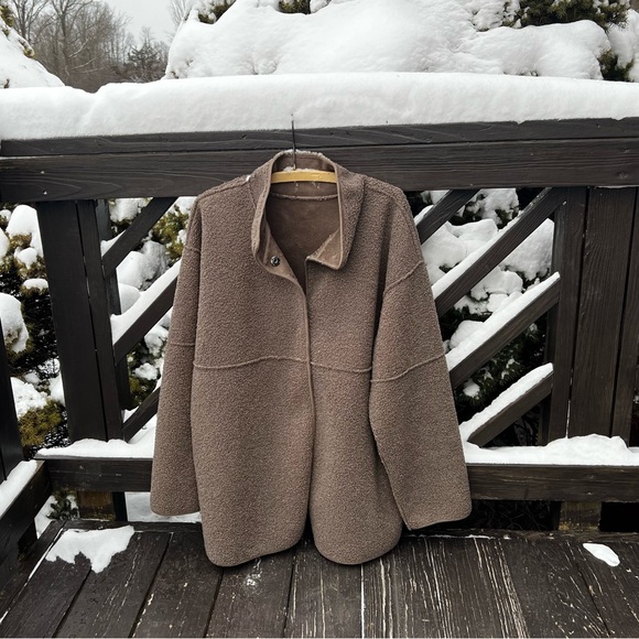 Tribal reversible suede/Sherpa coat - Picture 2 of 5